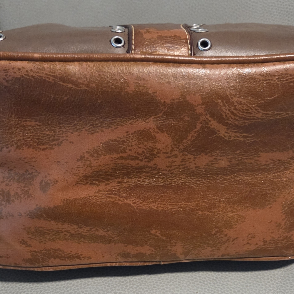 Gucci Brown Two-Tone Leather Hobo with Silver Eyelet Trim - Picture 5 of 9